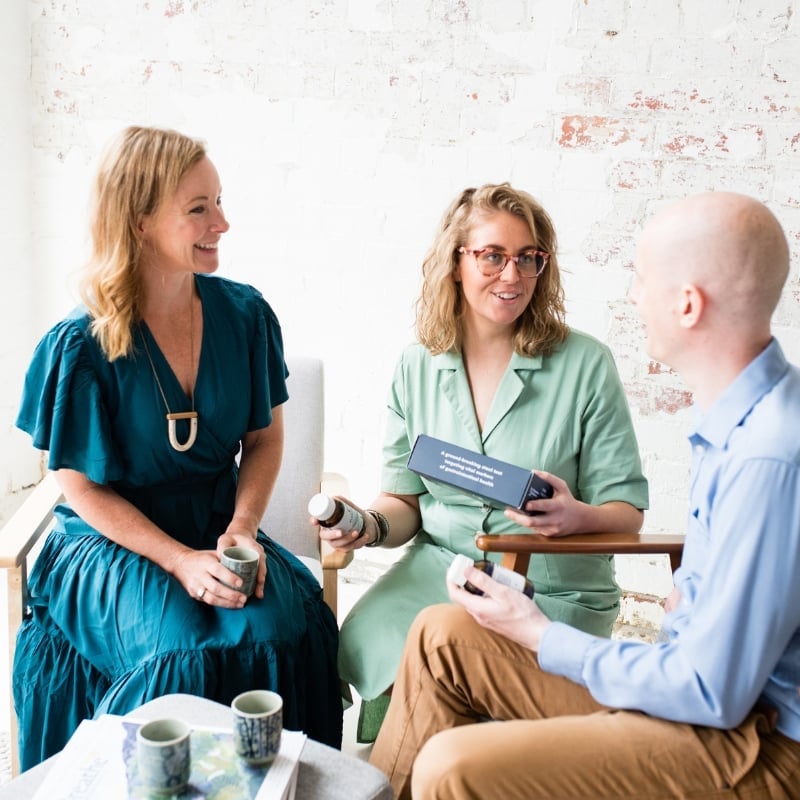 discussing-treatment-best-practice mark payne functional medicine practitioner chatting with liv brown health coach